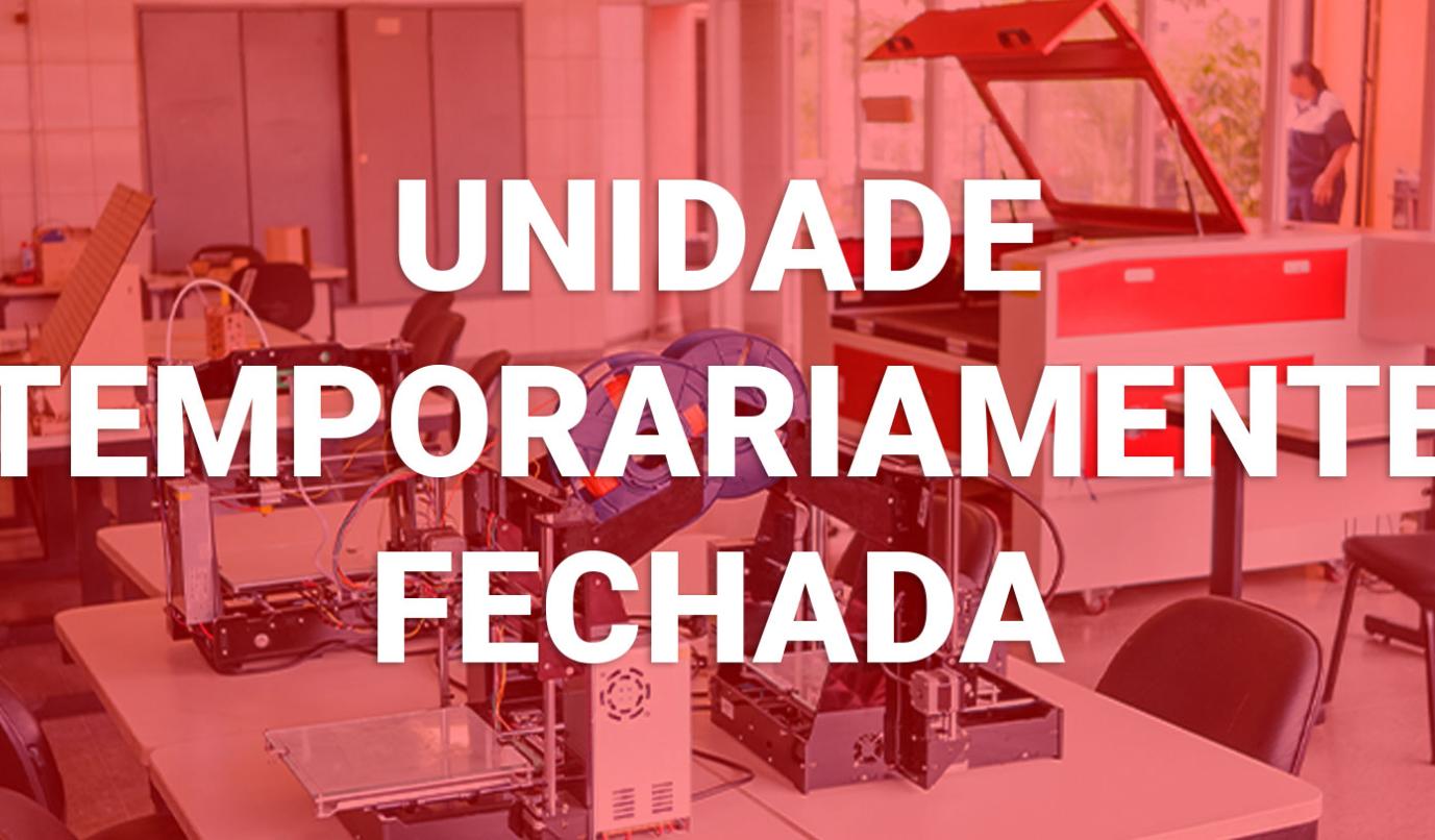 Fab Lab CEU Três Pontes Foto unidade Fab Lab CEU Três Pontes no fundo e texto acima escrito Unidade Temporariamente Fechada